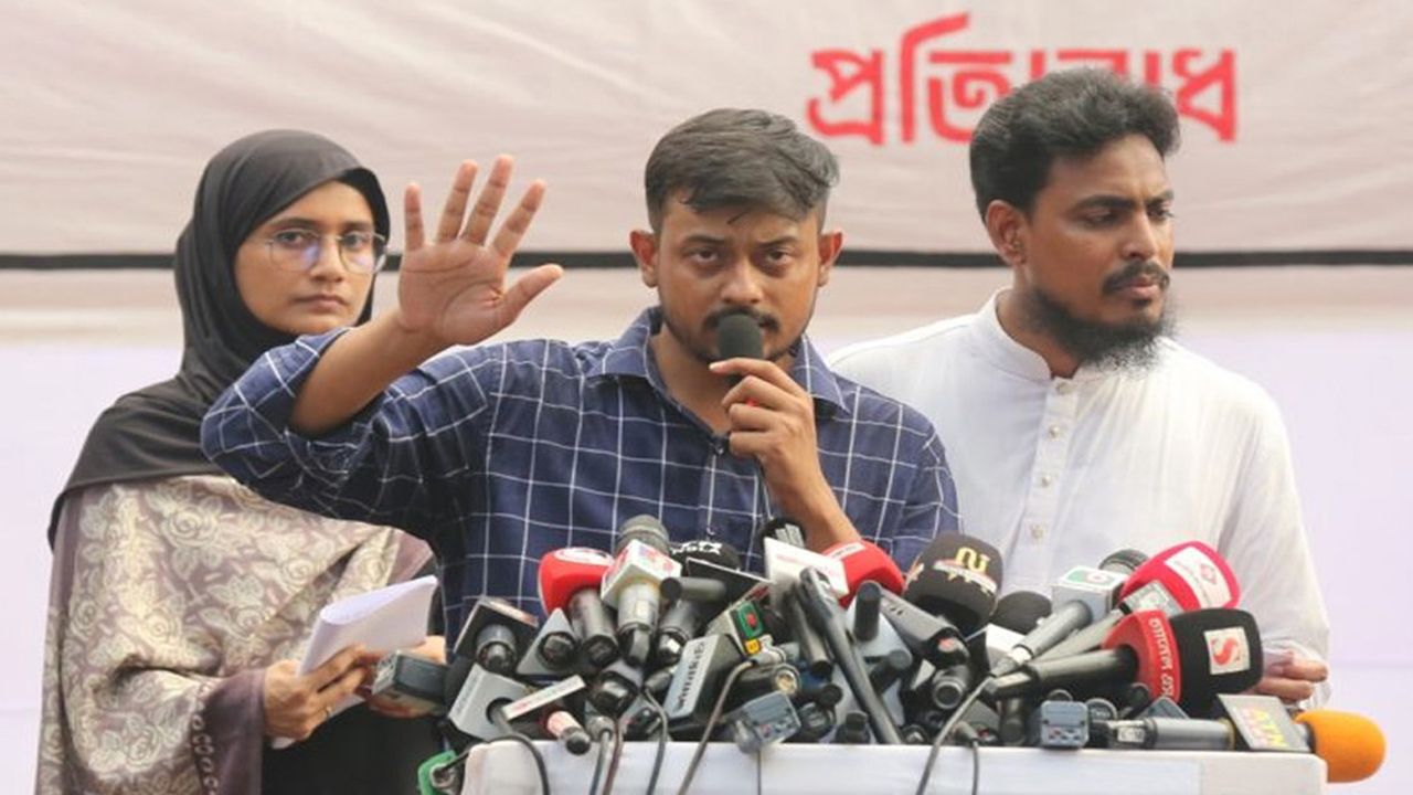 লক্ষ্মীপুরে নাসীরুদ্দীন পাটওয়ারীর পথসভায় বিশৃঙ্খলা: ডিম ও ময়লা পানি নিক্ষেপের ঘটনা