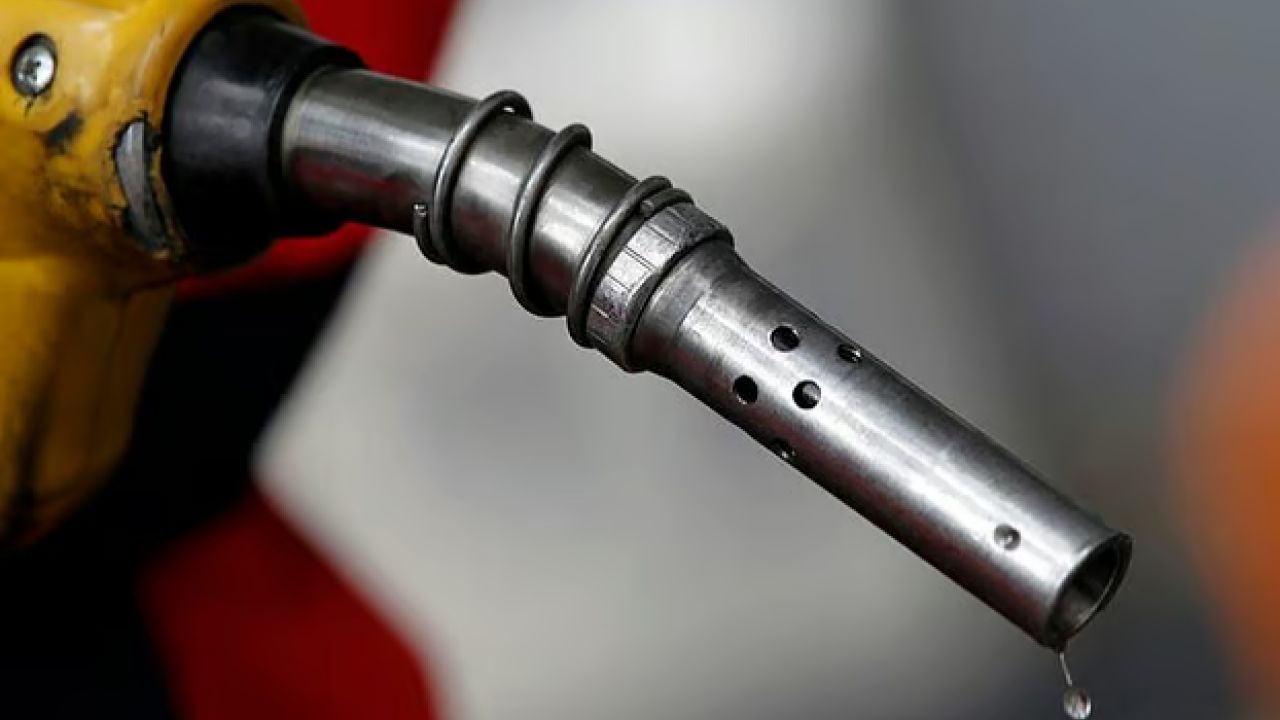 তিন তেল কোম্পানিকে পুনর্গঠনের মাধ্যমে দুটি করার পরিকল্পনা