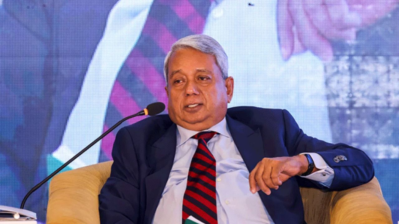 ১০ লাখ টাকা ছাড়া ফাইল নড়ছে না! ঘুষের রাজত্ব নিয়ে মুখ খুললেন আজম জে চৌধুরী