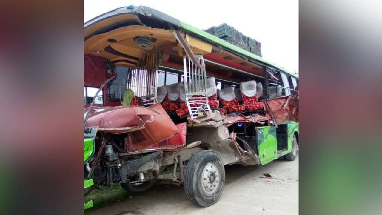 রংপুরের পীরগঞ্জে মর্মান্তিক সড়ক দুর্ঘটনা: বাস ও ট্রাকের সংঘর্ষে ঝরল দুটি প্রাণ, হাসপাতালে চিকিৎসাধীন অনেকে