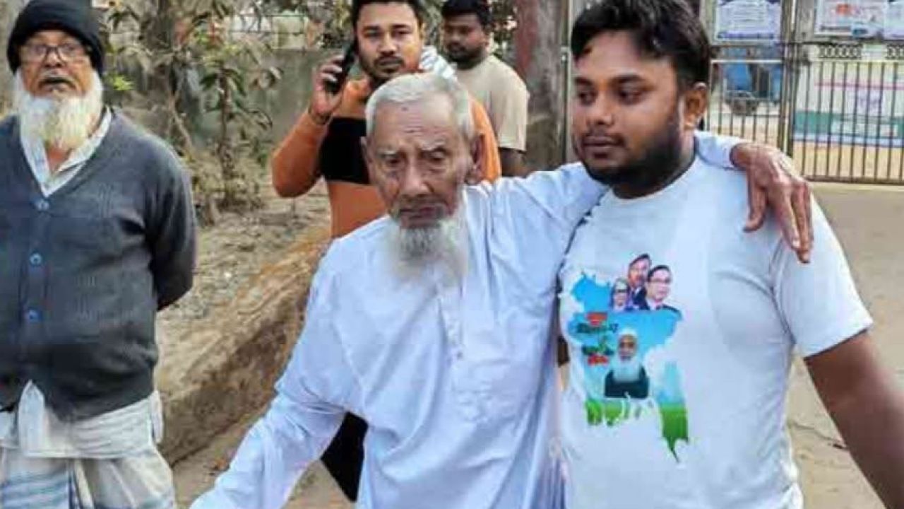 জীবনের সায়াহ্নে দাঁড়িয়ে ১১০ বছর বয়সী বৃদ্ধের প্রত্যাশা: জনগণকে স্বস্তি দিতে পারেন এমন নেতৃত্ব চাই