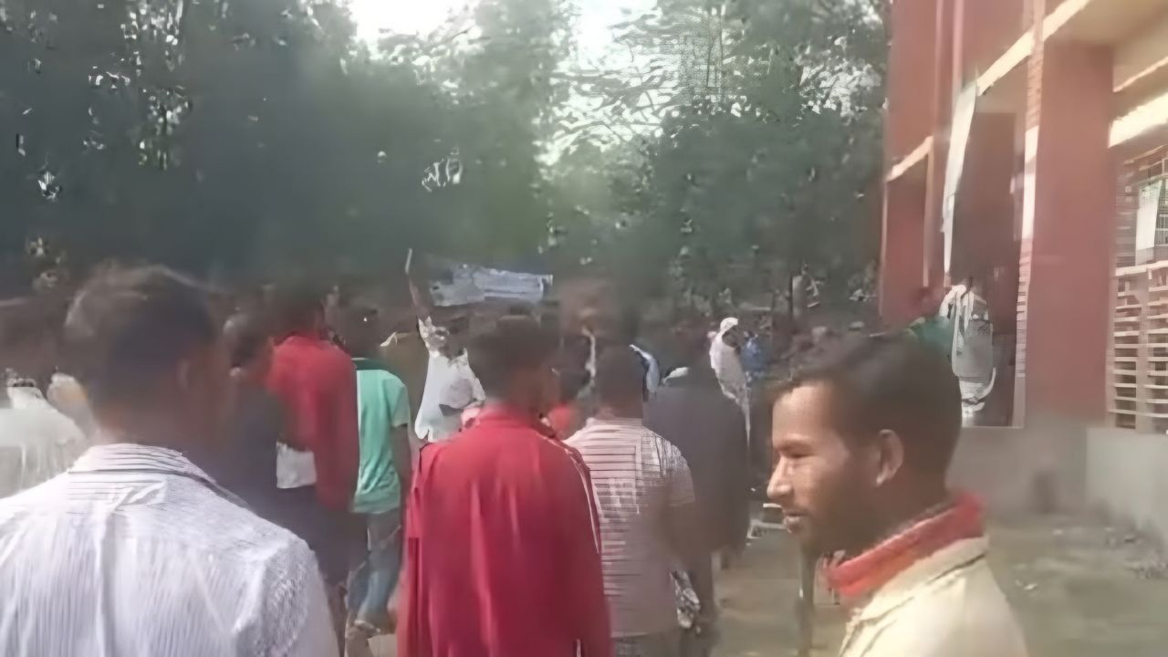 শেরপুর-১ আসনে সিল মারা শতাধিক ব্যালট উদ্ধার: ভোটকেন্দ্রে উত্তেজনা, আটক ২