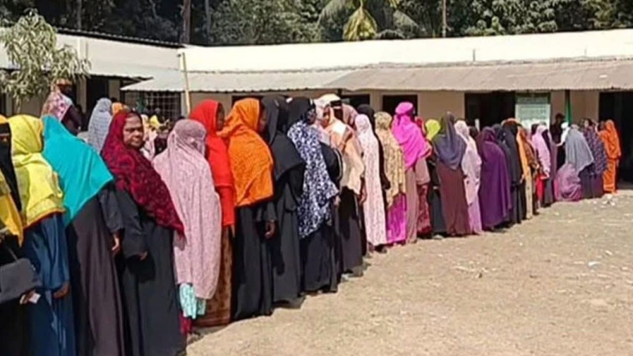 গণতন্ত্রের উৎসবে নতুনের আগমন: ভোটকেন্দ্রেই কোল আলো করে এল কন্যা শিশু