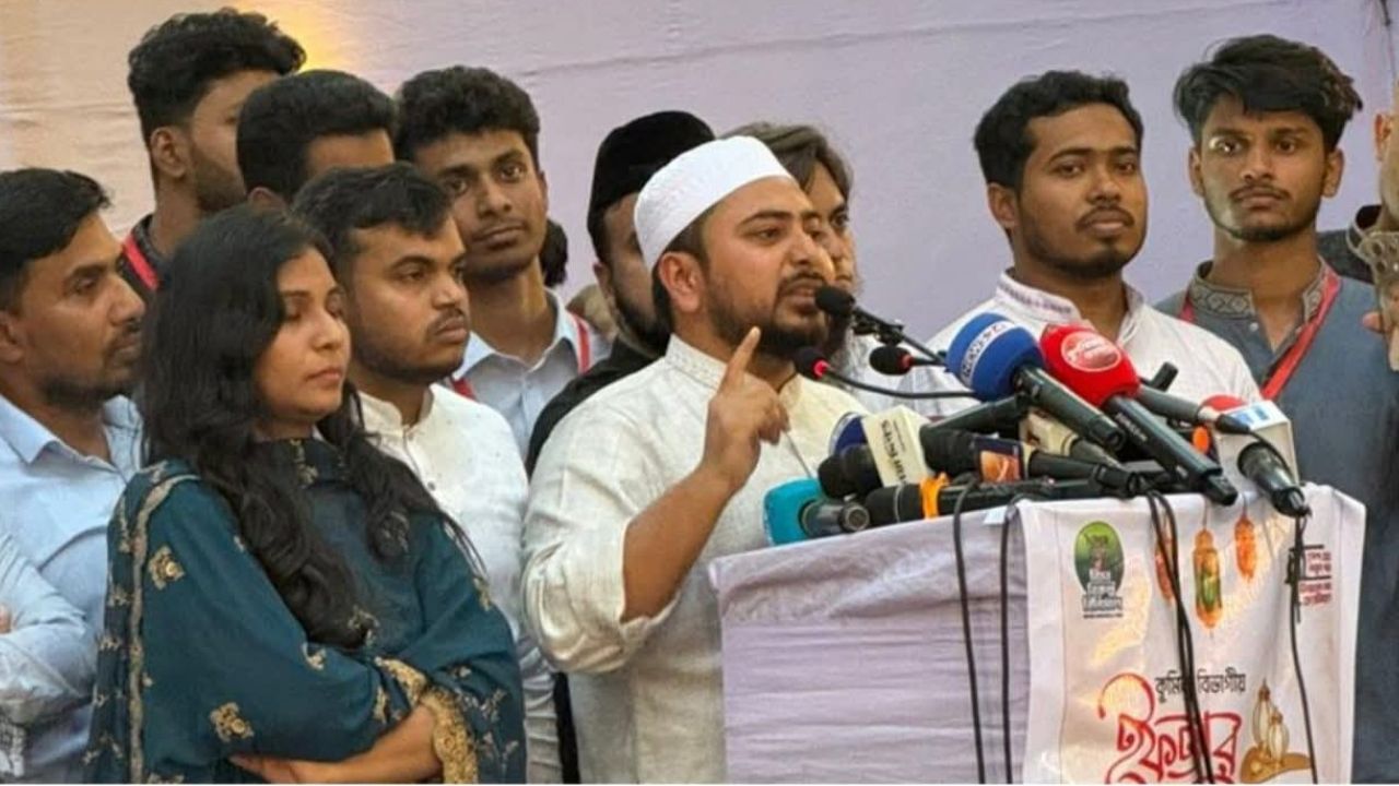 ছাত্র-জনতাকে পুনরায় রাজপথে নামতে বাধ্য করবেন না: কড়া হুঁশিয়ারি নাহিদের