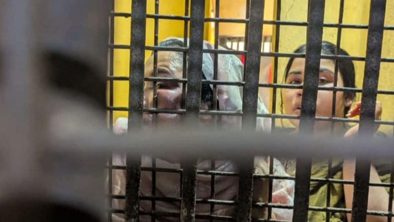 পেকুয়ায় ঘুষের টাকা ফেরত চাইতে গিয়ে কারাদণ্ডের শিকার মা-মেয়ে, এলাকায় ব্যাপক চাঞ্চল্য