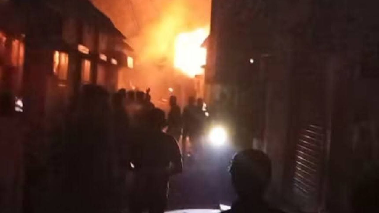 সৈয়দপুরে গভীর রাতে ভয়াবহ অগ্নিকাণ্ড, পুড়ে ছাই বেশ কয়েকটি বসতবাড়ি